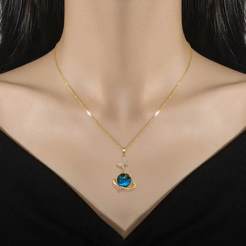 Licht Luxus Titan Stahl Stern Serie Halskette für Frauen Gold Farbe Planet Mond Astronaut Anhänger Halsketten Schmuck Geschenke